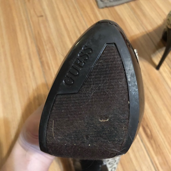 Guess heels BNWOT - Picture 3 of 9